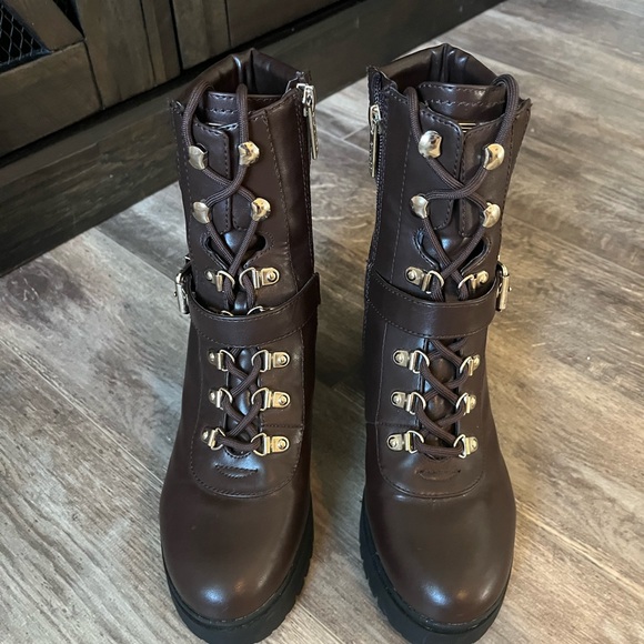 NWOT GUESS Canaly Lug Sole Block Heel Combat Boots Sz: 8.5 - Picture 5 of 15